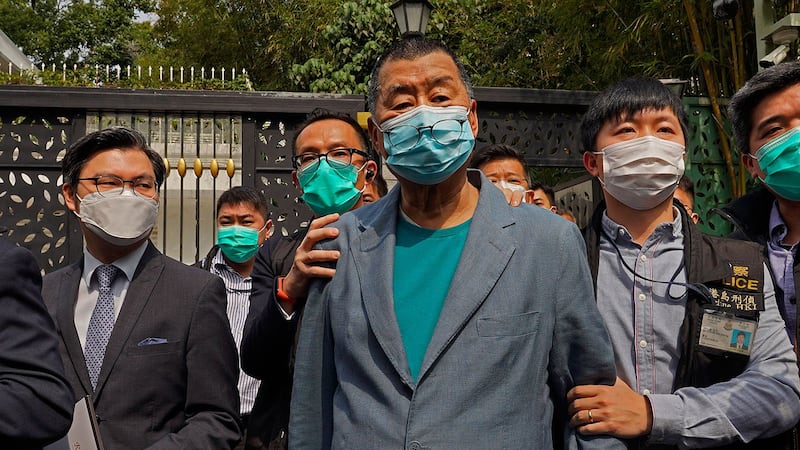 2020年4月18日,壹传媒创办人黎智英在香港家中被警察逮捕。(美联社)